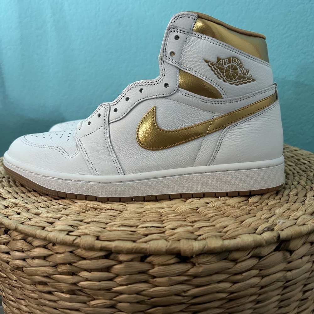 Women's Air Jordan 1 Retro High OG what and gold